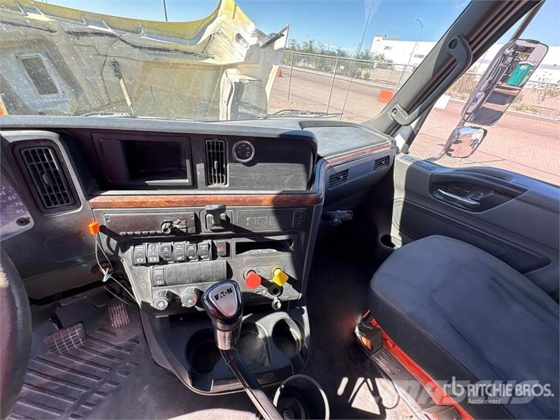 International RH613 6x4 T/A Day Cab Truck Tractor Тягачі