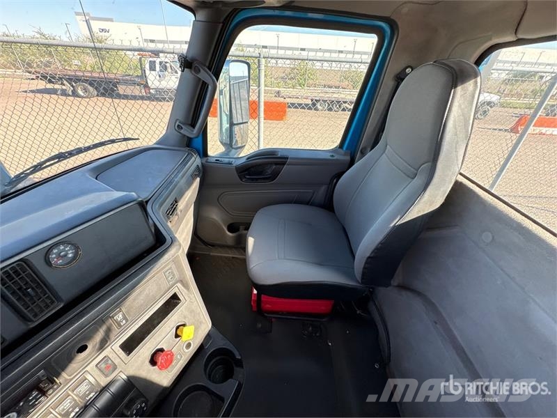 International RH613 6x4 T/A Day Cab Truck Tractor Vilcēji