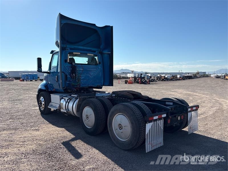 International RH613 6x4 T/A Day Cab Truck Tractor Vilcēji
