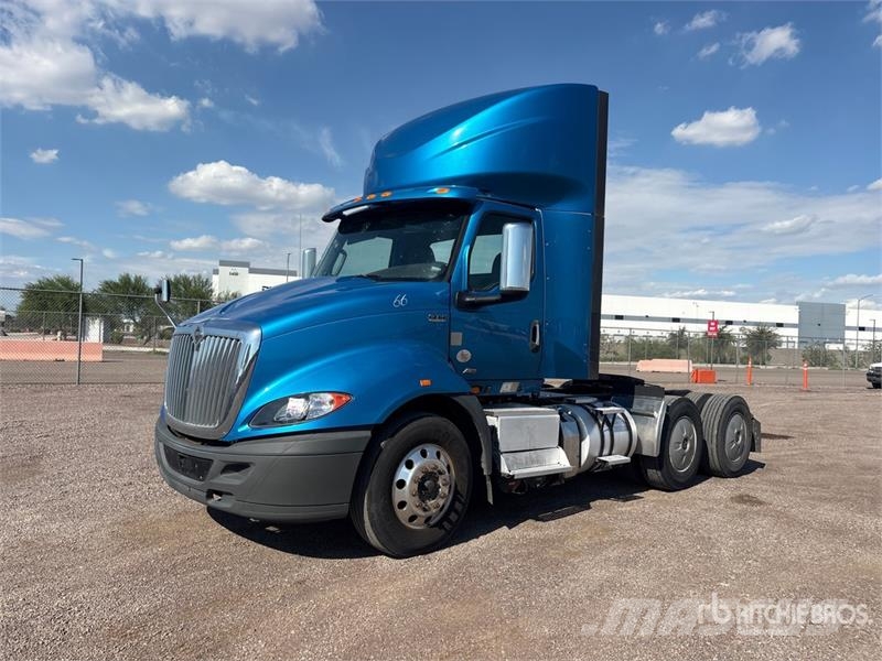 International RH613 6x4 T/A Day Cab Truck Tractor Vilcēji