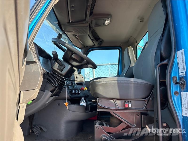 International RH613 6x4 T/A Day Cab Truck Tractor Vilcēji