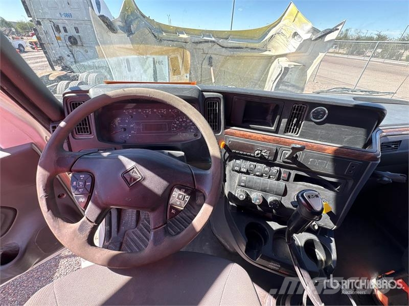 International RH613 6x4 T/A Day Cab Truck Tractor Тягачі