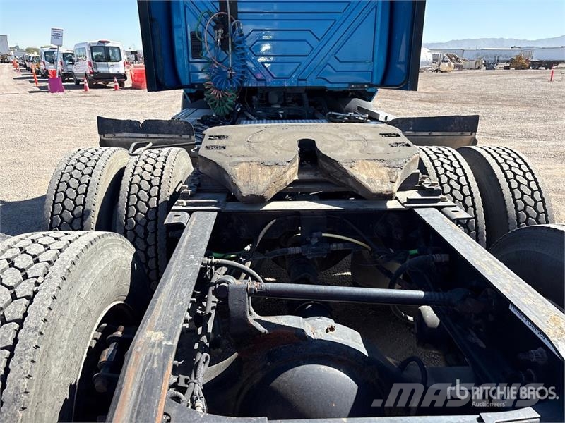 International RH613 6x4 T/A Day Cab Truck Tractor Тягачі