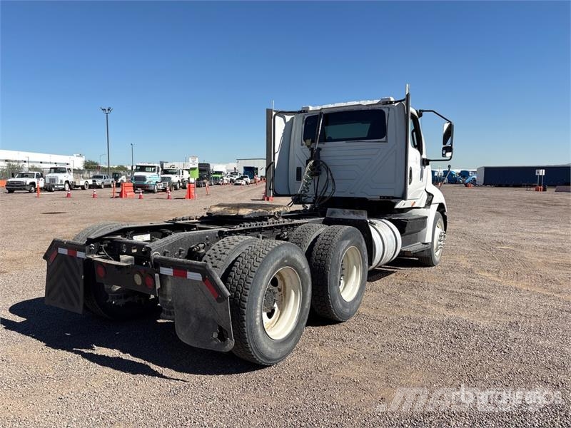 International RH613 6x4 T/A Day Cab Truck Tractor Тягачі