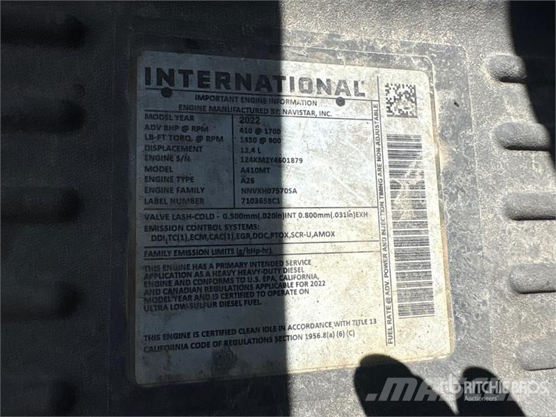 International RH613 6x4 T/A Day Cab Truck Tractor Vetopöytäautot