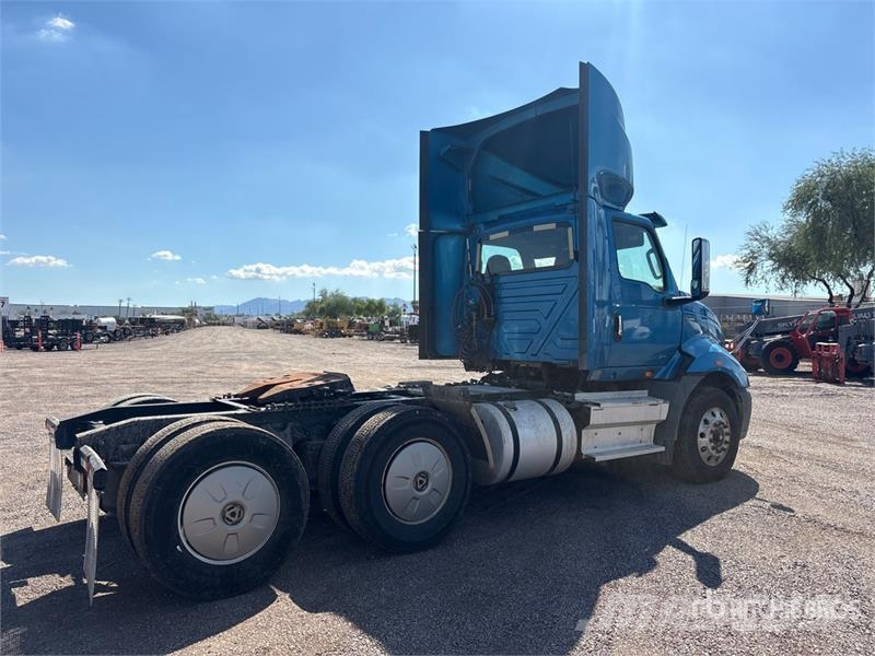 International RH613 6x4 T/A Day Cab Truck Tractor Vilcēji
