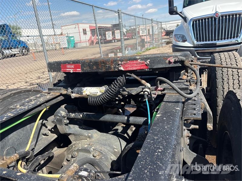 International RH613 6x4 T/A Day Cab Truck Tractor Vilcēji