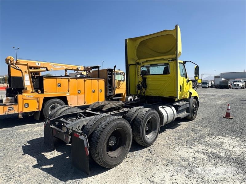 International RH613 6x4 T/A Day Cab Truck Tractor Vetopöytäautot