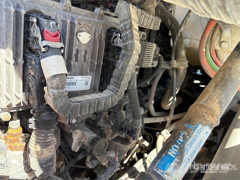 International RH613 6x4 T/A Day Cab Truck Tractor Тягачі