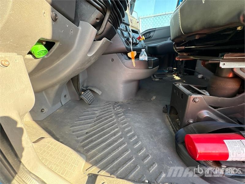International RH613 6x4 T/A Day Cab Truck Tractor Vilcēji