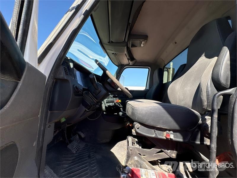 International RH613 6x4 T/A Day Cab Truck Tractor Тягачі