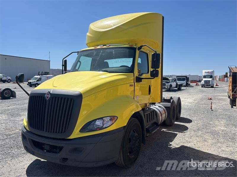International RH613 6x4 T/A Day Cab Truck Tractor (Inoperable) Τράκτορες