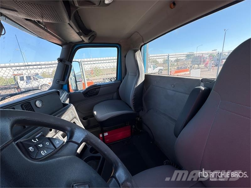 International RH613 6x4 T/A Day Cab Truck Tractor Vilcēji
