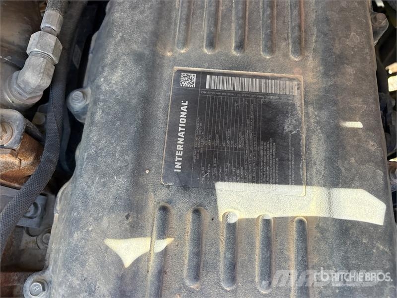 International RH613 6x4 T/A Day Cab Truck Tractor Тягачі