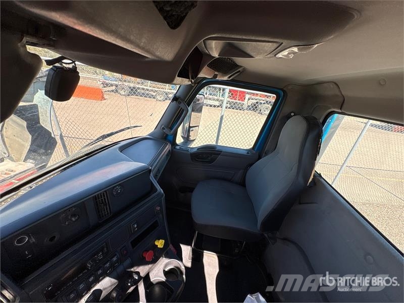 International RH613 6x4 T/A Day Cab Truck Tractor Тягачі