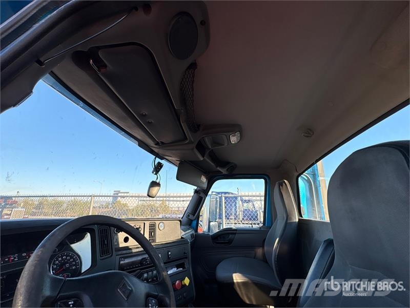 International RH613 6x4 T/A Day Cab Truck Tractor Vlačilci