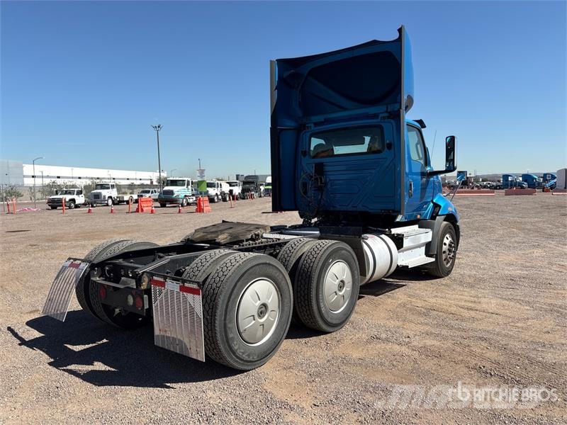 International RH613 6x4 T/A Day Cab Truck Tractor Тягачі