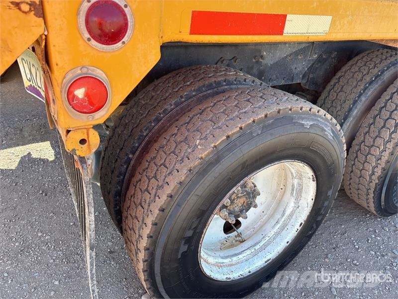 International S2500 Savivarčių priekabų vilkikai