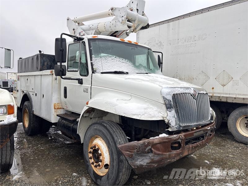 International TA40 40 ft on International 4200 4x2 Bucket Truck Autoplošiny