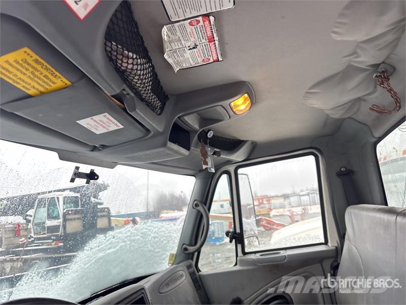International TA40 40 ft on International 4200 4x2 Bucket Truck Autoplošiny
