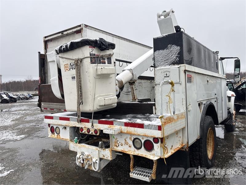 International TA40 40 ft on International 4200 4x2 Bucket Truck Autoplošiny