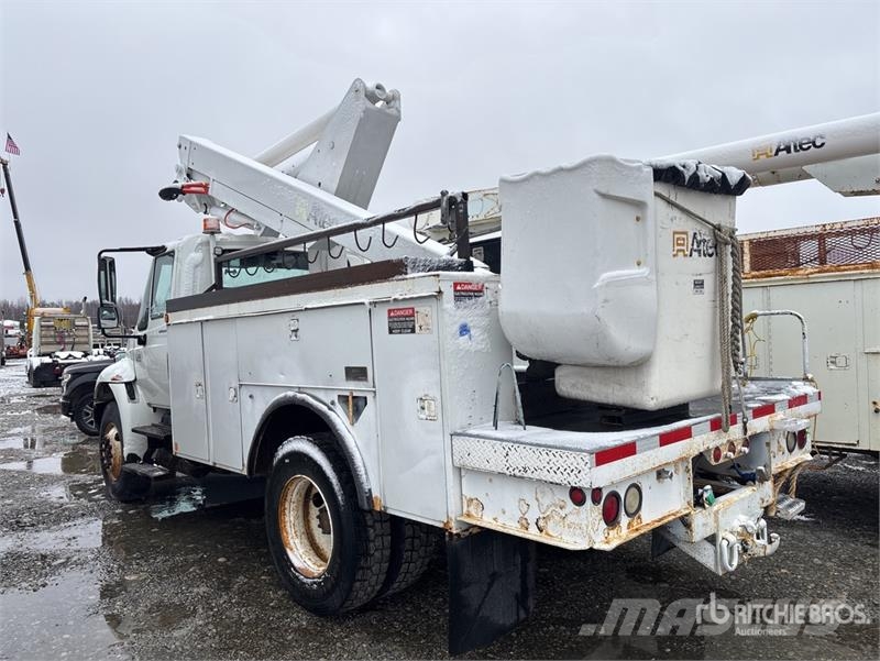 International TA40 40 ft on International 4200 4x2 Bucket Truck Autoplošiny