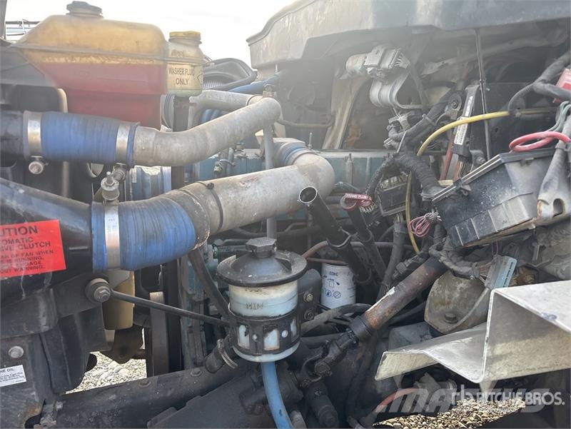 International WorkStar 7400 6x4 Van Truck Sunkvežimiai su dengtu kėbulu
