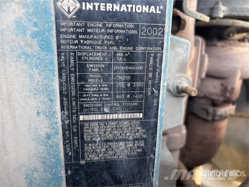 International WorkStar 7400 6x4 Van Truck Sunkvežimiai su dengtu kėbulu