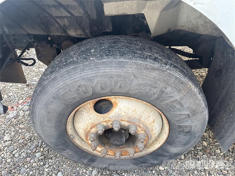 International WorkStar 7400 6x4 Van Truck Sunkvežimiai su dengtu kėbulu