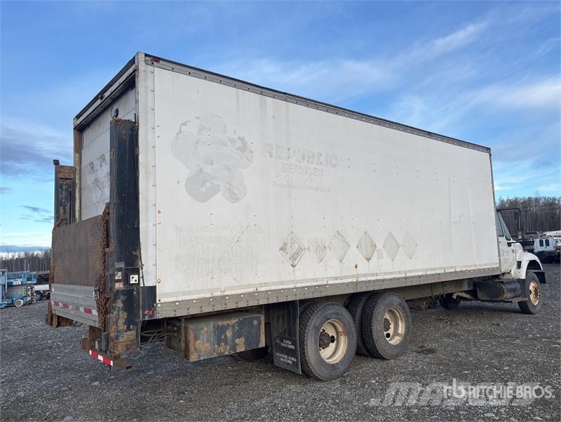 International WorkStar 7400 6x4 Van Truck Sunkvežimiai su dengtu kėbulu