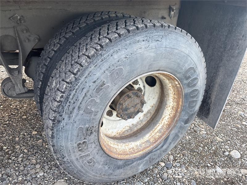 International WorkStar 7400 6x4 Van Truck Sunkvežimiai su dengtu kėbulu