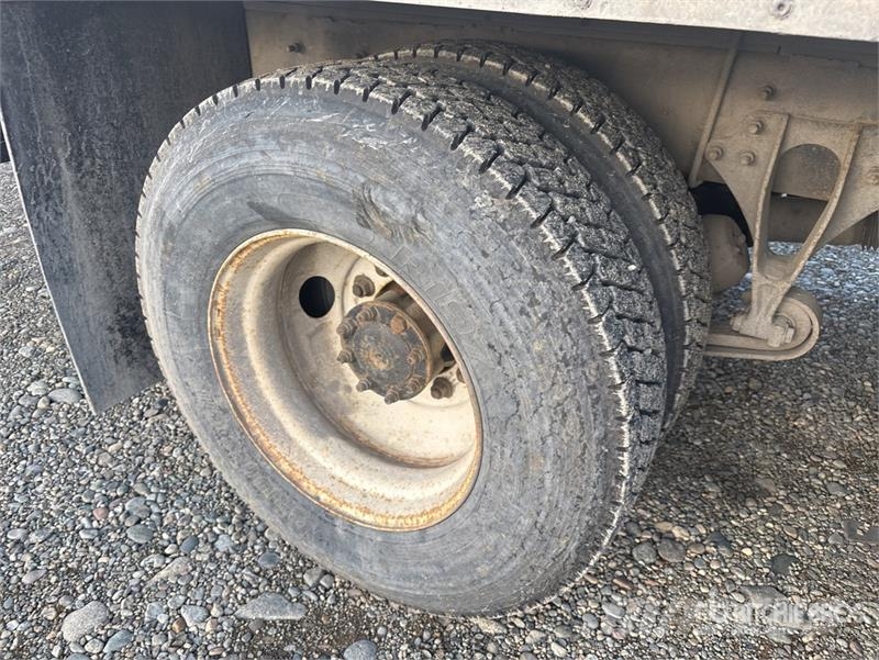 International WorkStar 7400 6x4 Van Truck Sunkvežimiai su dengtu kėbulu