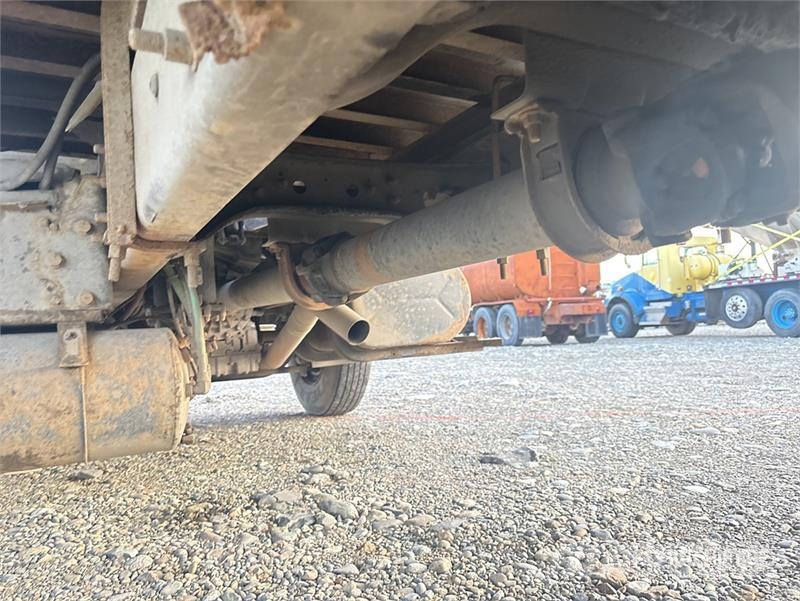 International WorkStar 7400 6x4 Van Truck Sunkvežimiai su dengtu kėbulu