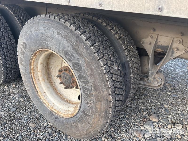 International WorkStar 7400 6x4 Van Truck Sunkvežimiai su dengtu kėbulu