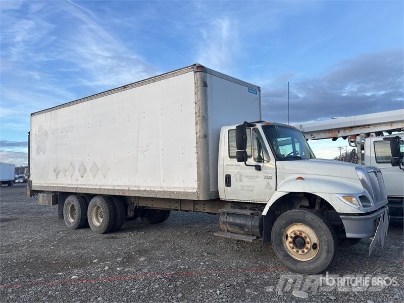 International WorkStar 7400 6x4 Van Truck Sunkvežimiai su dengtu kėbulu