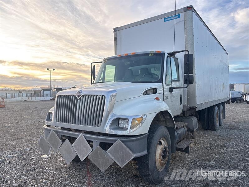 International WorkStar 7400 6x4 Van Truck Sunkvežimiai su dengtu kėbulu