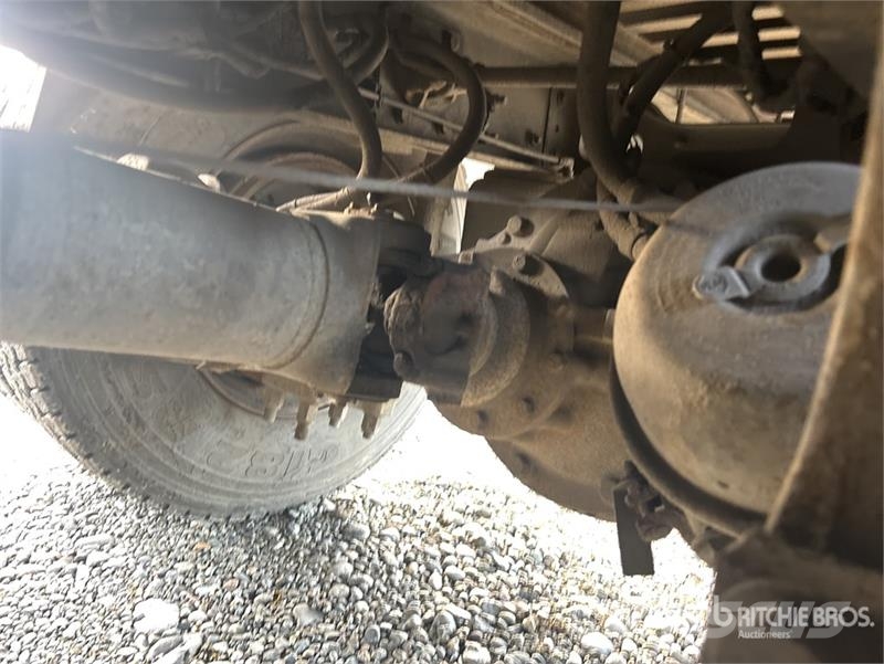 International WorkStar 7400 6x4 Van Truck Sunkvežimiai su dengtu kėbulu