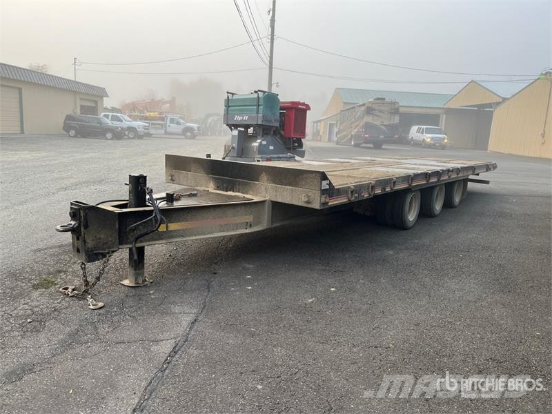 Interstate 29 ft Tri/A Tilt Deck Trailer Dieplader