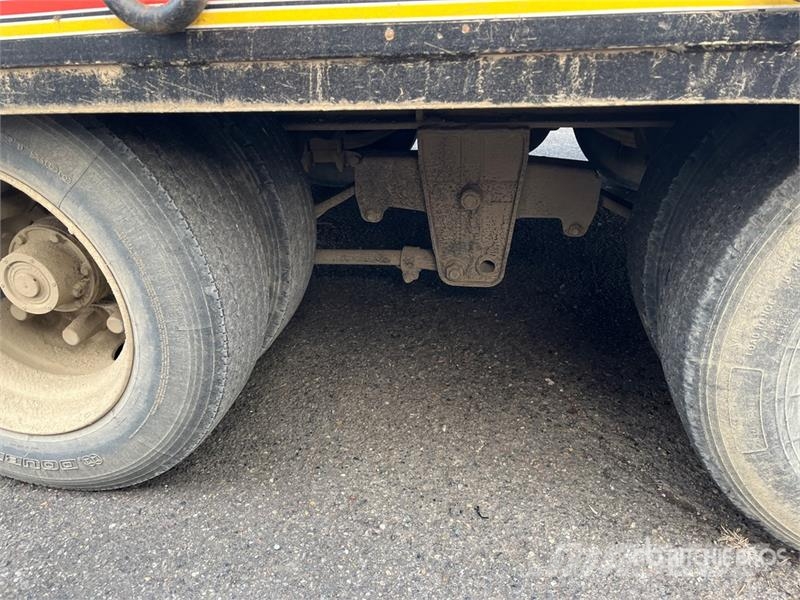 Interstate 29 ft Tri/A Tilt Deck Trailer Dieplader