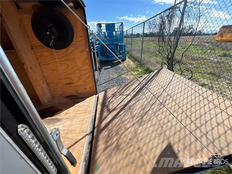Interstate TRPL42-39258 14 ft T/A Enclosed Trailer 厢式拖车