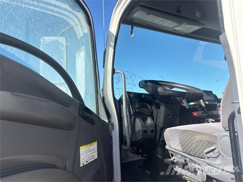 Isuzu FTR 4x2 Van Truck Фургони
