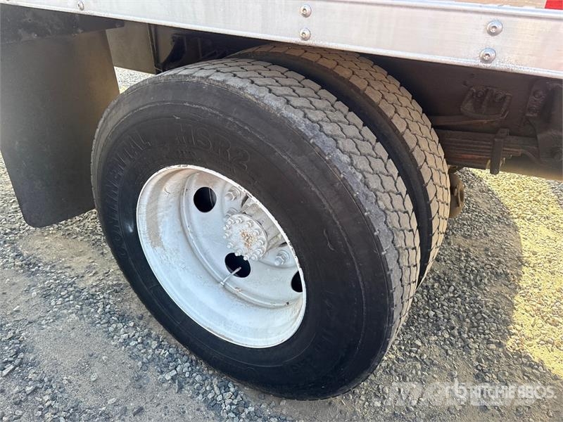 Isuzu FTR 4x2 Van Truck Фургони