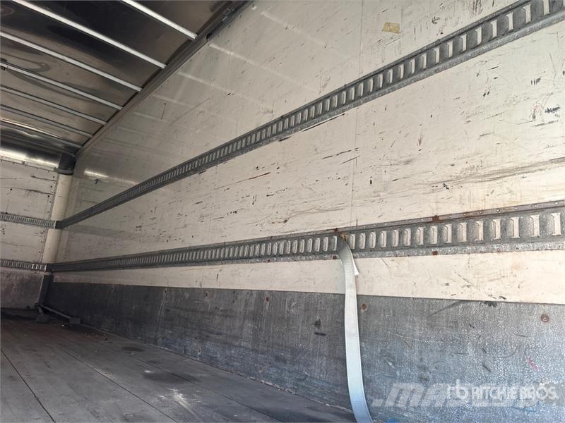 Isuzu FTR 4x2 Van Truck Фургони