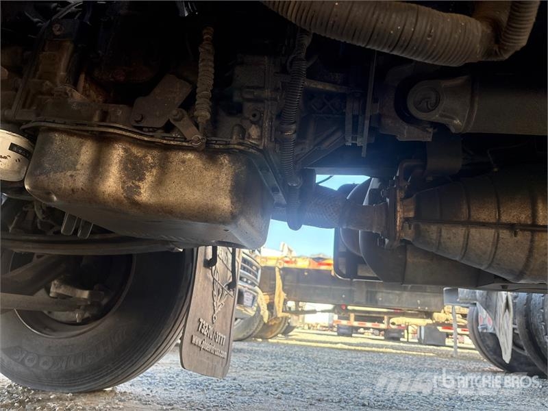 Isuzu FTR 4x2 Van Truck Фургони