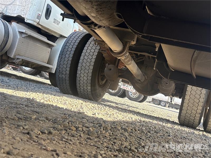 Isuzu FTR 4x2 Van Truck Фургони