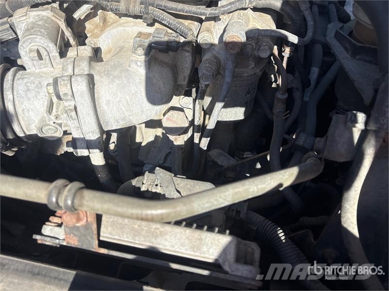 Isuzu FTR 4x2 Van Truck Фургони