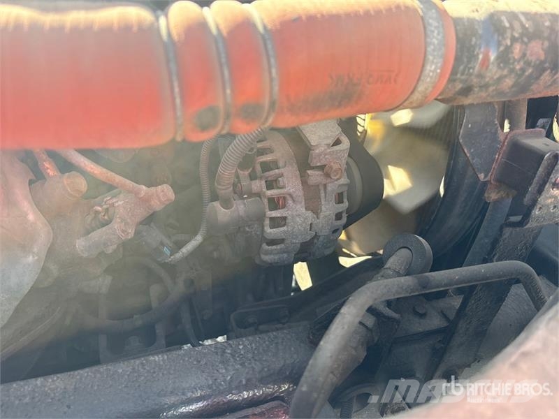 Isuzu FTR 4x2 Van Truck Фургони