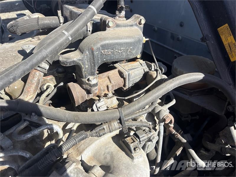 Isuzu FTR 4x2 Van Truck Фургони