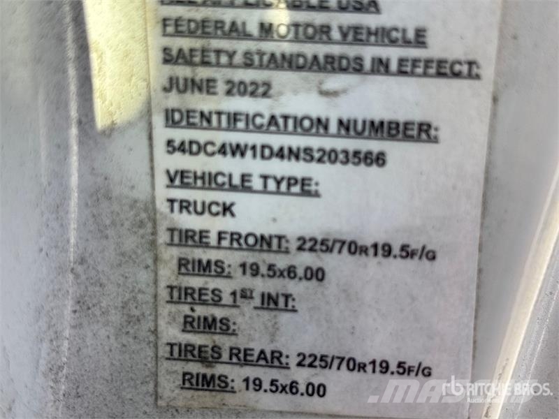 Isuzu NPR Camiones caja cerrada
