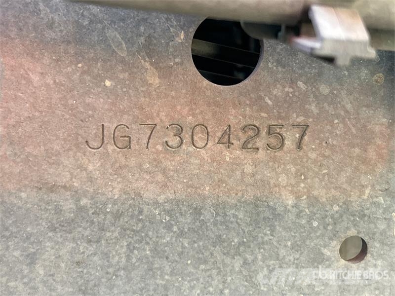 Isuzu NPR Pritschenwagen/Pritschenwagen mit Seitenklappe